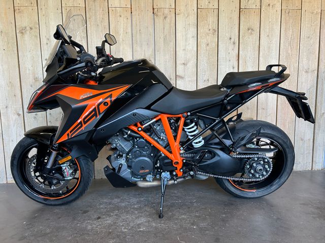 ktm - 1290-super-duke-gt