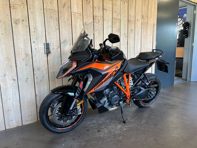 ktm - 1290-super-duke-gt