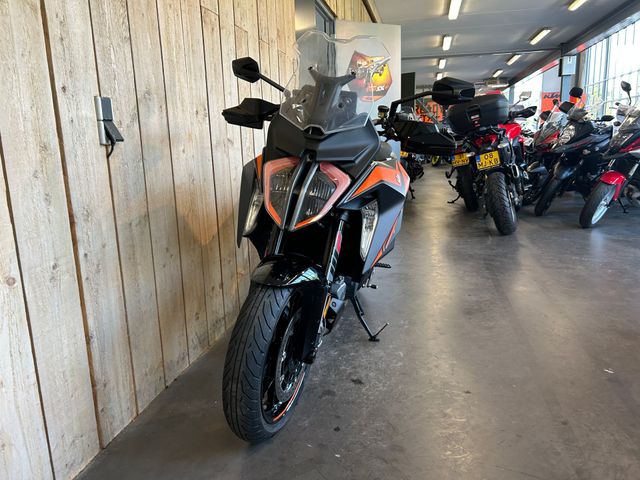 ktm - 1290-super-duke-gt