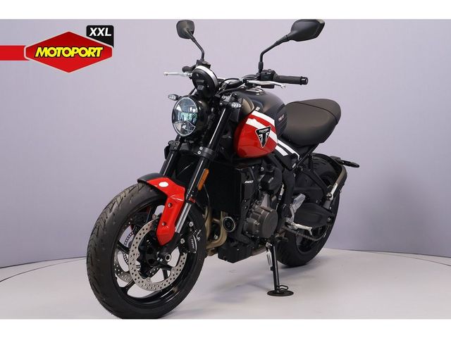 triumph - trident-660