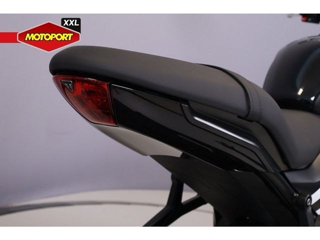 triumph - trident-660