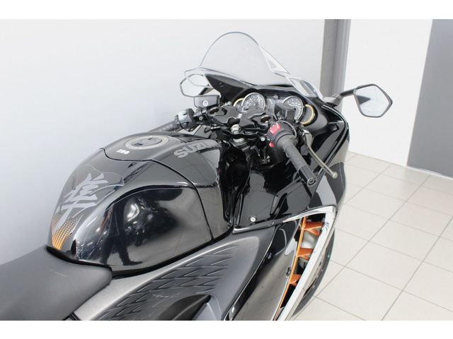 suzuki - gsx-r-1300-hayabusa