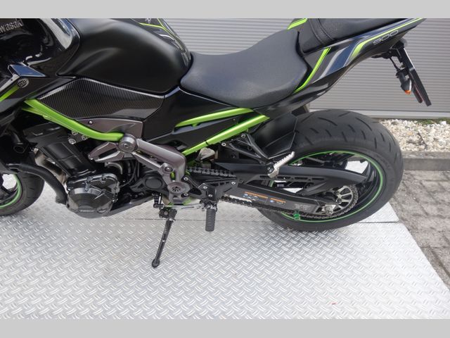 kawasaki - z900