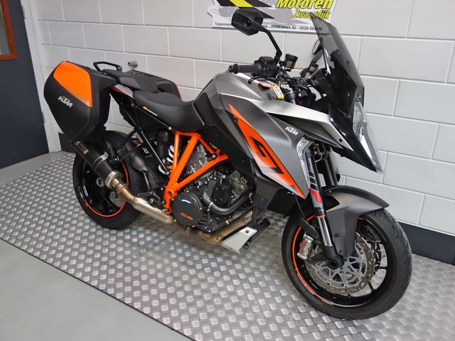 ktm - 1290-super-duke-gt