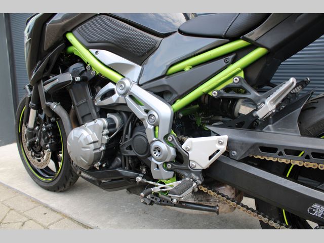 kawasaki - z900