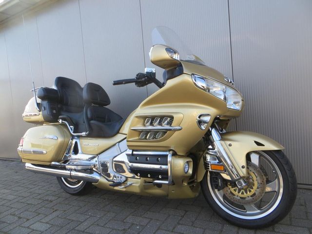 honda - gl-1800-goldwing-c-abs