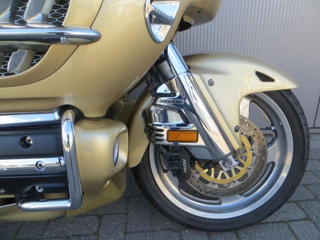 honda - gl-1800-goldwing-c-abs