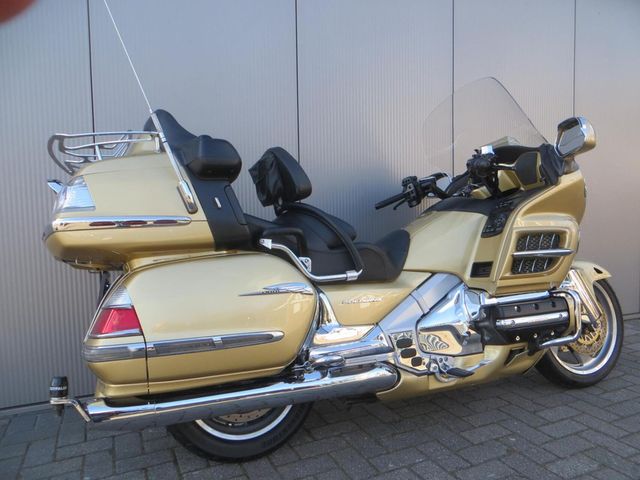 honda - gl-1800-goldwing-c-abs