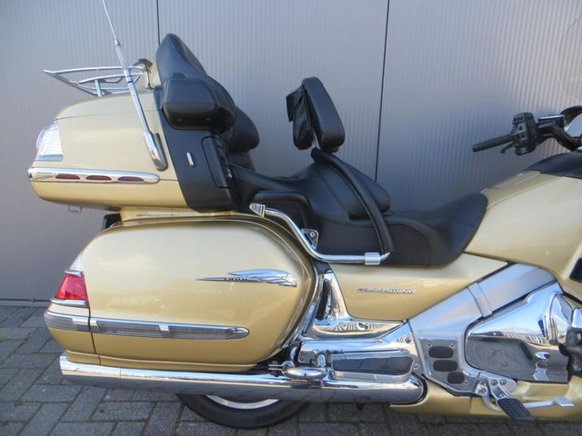honda - gl-1800-goldwing-c-abs