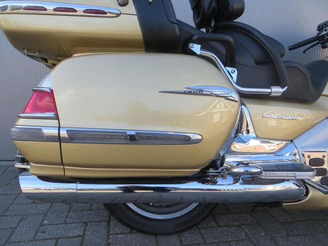 honda - gl-1800-goldwing-c-abs