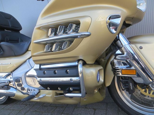 honda - gl-1800-goldwing-c-abs