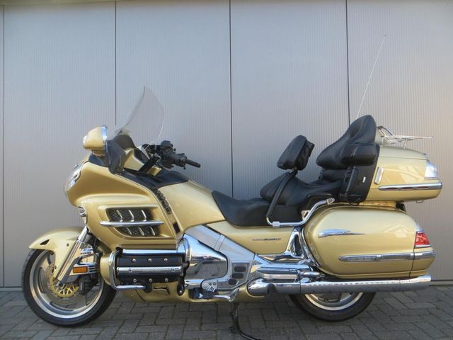 honda - gl-1800-goldwing-c-abs