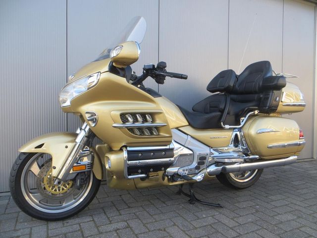honda - gl-1800-goldwing-c-abs