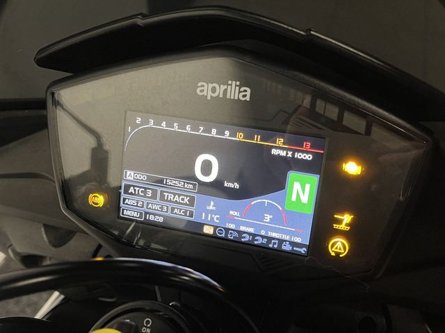 aprilia - tuono--v4-1100-factory