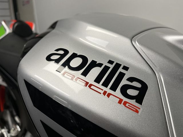 aprilia - tuono--v4-1100-factory