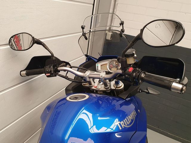 triumph - tiger-1050