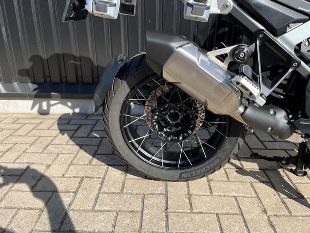 bmw - r-1300-gs-adventure-triple-black