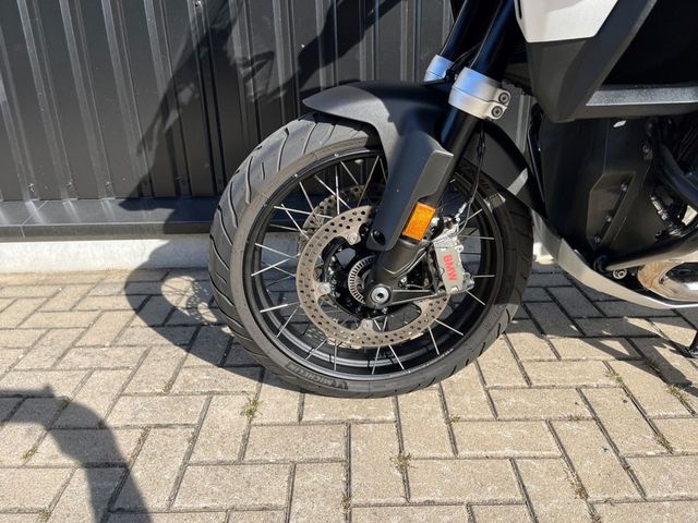 bmw - r-1300-gs-adventure-triple-black