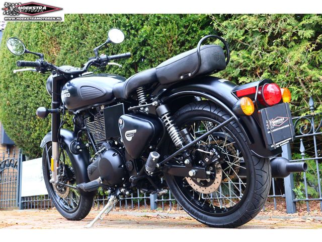 royal-enfield - classic-500-stealth-black