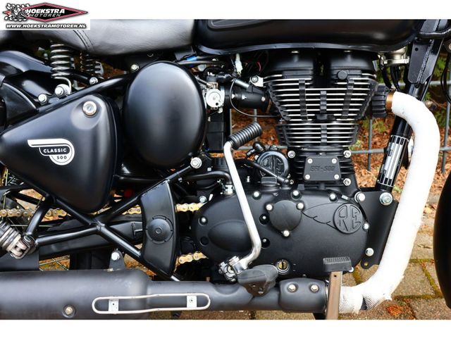 royal-enfield - classic-500-stealth-black