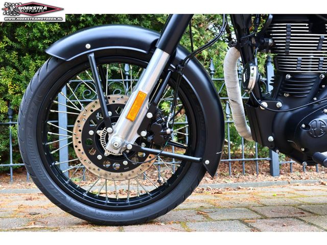 royal-enfield - classic-500-stealth-black
