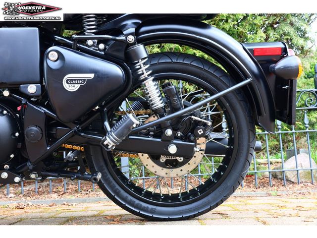 royal-enfield - classic-500-stealth-black