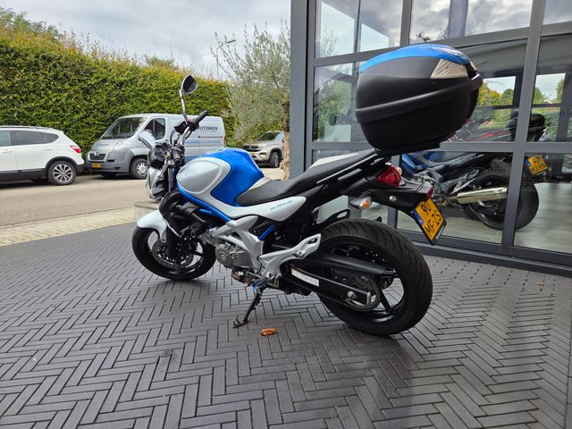 suzuki - sfv-650-gladius-abs