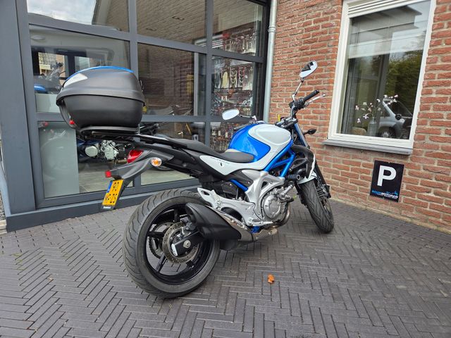 suzuki - sfv-650-gladius-abs