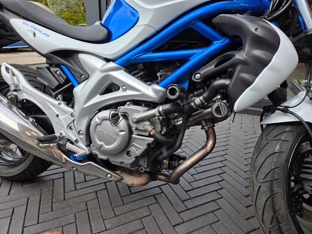 suzuki - sfv-650-gladius-abs