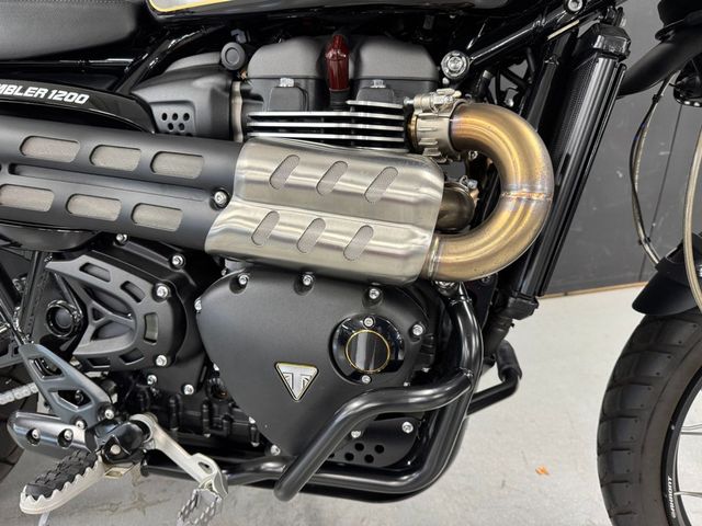 triumph - scrambler-1200-xe-bond-edition