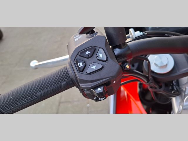 aprilia - tuono-660