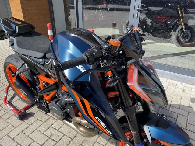 ktm - 1290-super-duke-r-evo