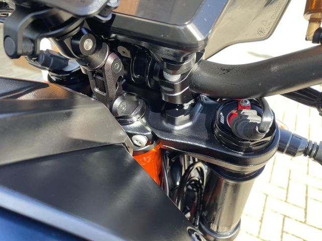 ktm - 1290-super-duke-r-evo