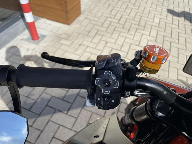 ktm - 1290-super-duke-r-evo