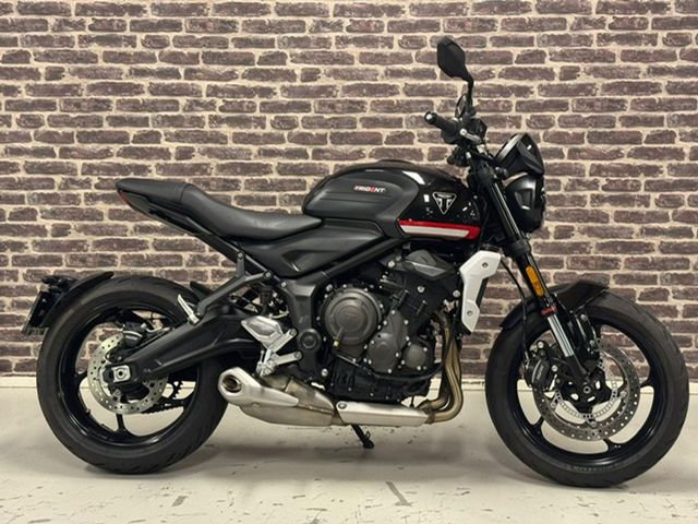 triumph - trident-900
