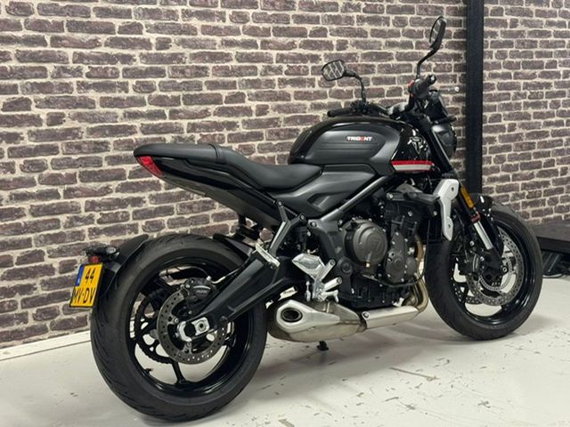 triumph - trident-900