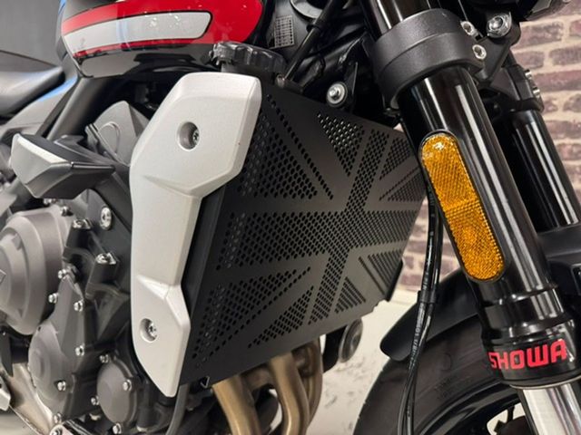 triumph - trident-900