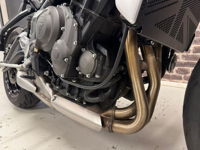 triumph - trident-900