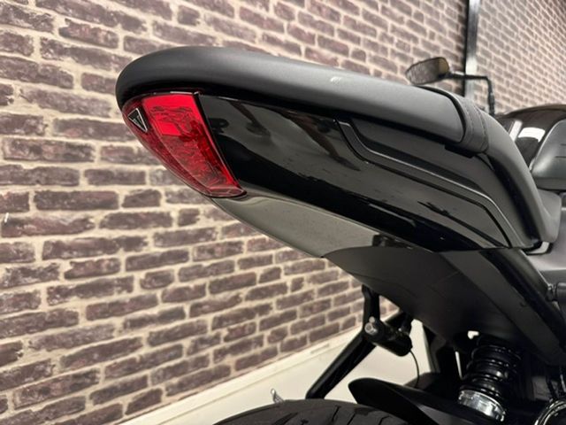 triumph - trident-900