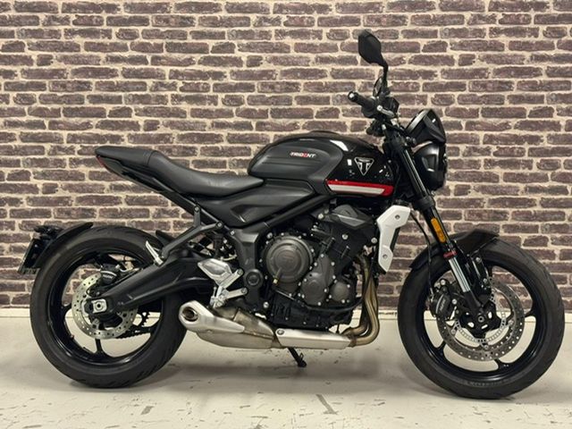 triumph - trident-900
