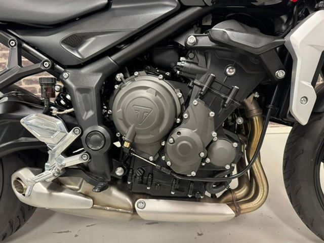 triumph - trident-900