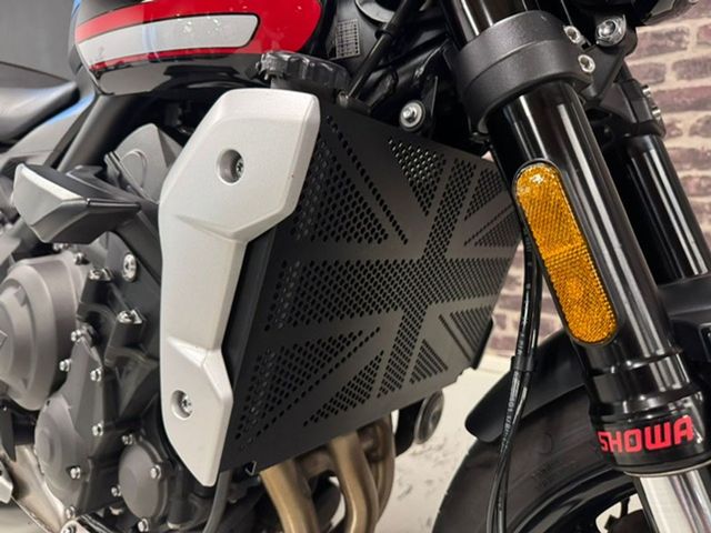 triumph - trident-900