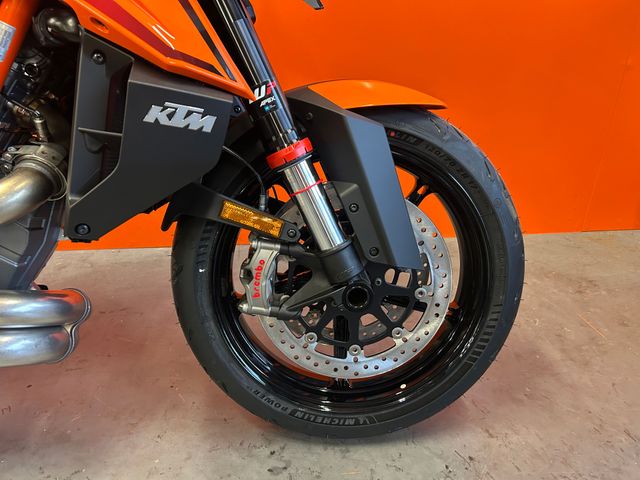 ktm - 1390-super-duke-r
