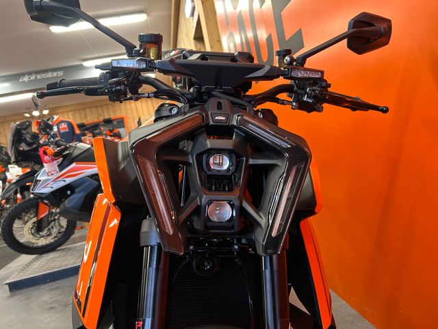 ktm - 1390-super-duke-r