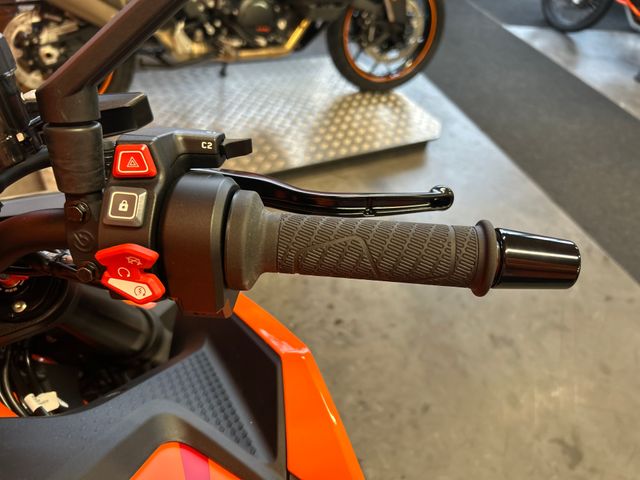 ktm - 1390-super-duke-r
