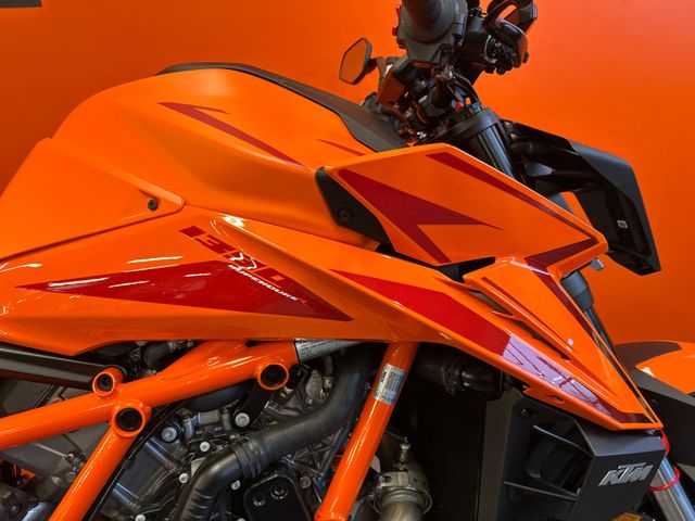 ktm - 1390-super-duke-r
