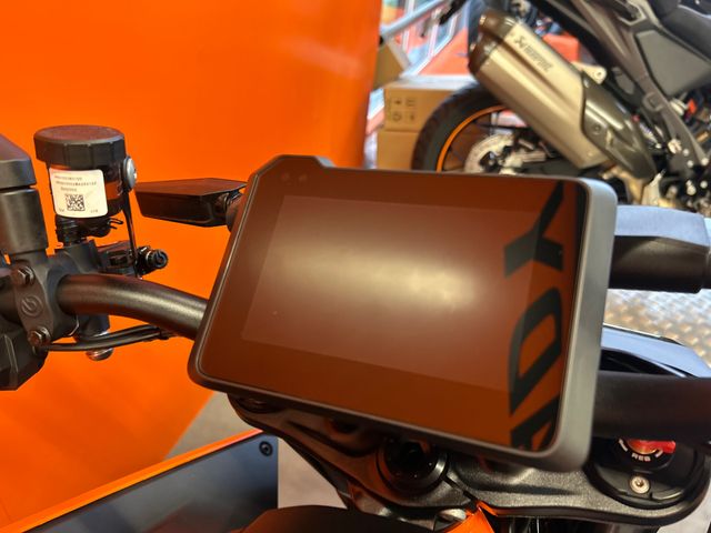 ktm - 1390-super-duke-r