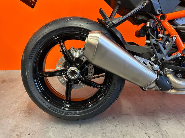 ktm - 1390-super-duke-r