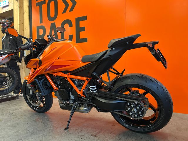 ktm - 1390-super-duke-r