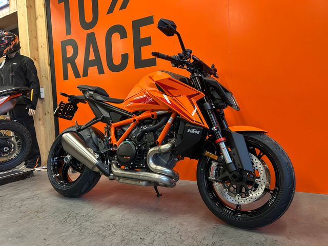 ktm - 1390-super-duke-r